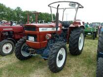 Fiat 450 DT steht in Eiterfeld-Oberufhausen anl. der Traktorenausstellung der Oldtimerfreunde Ufhausen am 04.07.2010