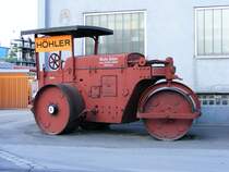 Eine alte Straenwalze in einem Industriegebiet in Dortmund-Lindenhorst, 4. Juli 2010.