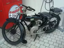 DKW E200 von 1928,
1-Zyl.2-Taktmotor, 198ccm, 4PS, 70Km/h, ca.19200 gebaute Maschinen,
Horch Museum Zwickau,
Juni 2010