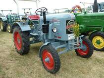 Eicher steht in Eiterfeld-Oberufhausen anl. Oldtimer- und Traktorenausstellung der Oldtimerfreunde Ufhausen am 04.07.2010