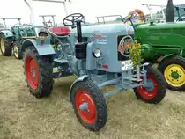 Eicher steht in Eiterfeld-Oberufhausen anl. Oldtimer- und Traktorenausstellung der Oldtimerfreunde Ufhausen am 04.07.2010