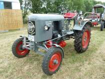 Eicher steht in Eiterfeld-Oberufhausen anl. Oldtimer- und Traktorenausstellung der Oldtimerfreunde Ufhausen am 04.07.2010