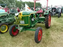 Deutz steht in Eiterfeld-Oberufhausen anl. Oldtimer- und Traktorenausstellung der Oldtimerfreunde Ufhausen am 04.07.2010
