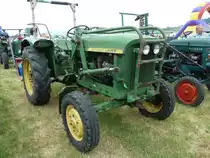 John Deere - Lanz 300, Bj. 1964, 28 PS, steht in Eiterfeld-Oberufhausen anl. Oldtimer- und Traktorenausstellung der Oldtimerfreunde Ufhausen am 04.07.2010