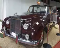Noch ein Rolls Royce aus dem k�niglichen Fuhrpark Museum in Sandringham, auch dieser in den k�niglichen Farben braun und schwarz.
