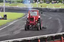 Belarus MTS 50 beim Bahn planziehen im Stralsunder Speedwaystadion  Paul Greifzu  beim Bundesligalauf am 26.06.2010