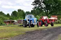 wir machen dan mal Pause, Belarus MTS 50 + ZT 304 nach dem Planziehen im Stralsunder Speedwaystadion  Paul Greifzu  beim Bundesligalauf am 26.06.2010