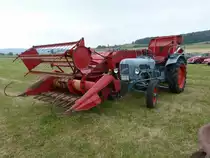Eicher mit Anbaumähdrescher in Eiterfeld-Oberufhausen anl. Oldtimer- und Traktorenausstellung der Oldtimerfreunde Ufhausen am 04.07.2010


