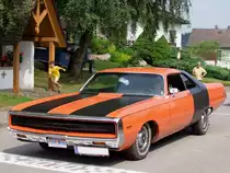 CHRYSLER(three-hundert) Bj.1971 steht mit seinen 370PS an der Startlinie zur Oldtimerausfahrt in Neukirchen/Vckla ;100704