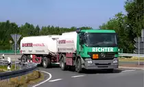 ..Mercedes ACTROS (V8) hier unterwegs als Gefahrgut Hngerzug mit Tankaufbau ( Diesel,  Gas- oder Heizl) nahe der A45 am 30.06.10 -