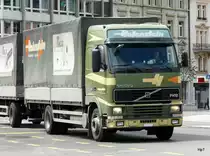 Volvo FH 12 mit Pritschenaufbau unterwegs in Solothurn am 21.05.2010
