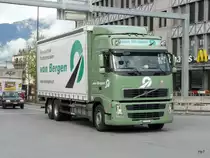 Volvo FH 12 mit Kastenaufbau unterwegs in Sion am 21.05.2010