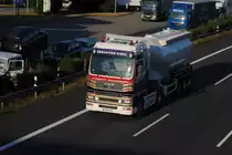 MAN Silosattelzug auf der A2, am 07.07.10.