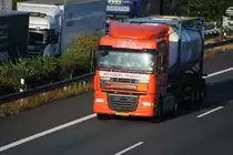 DAF XF Sattelzug auf der A2, Lei Lehrte, am 07.07.10.