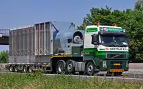 Volvo FH12 Schwertransport,  Westdijk BV  aus den Niederlanden, auf der A61 bei Heimerzheim - 24.06.2010