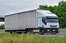 Iveco Stralis 450 mit Pritschenauflieger auf der A61 bei Heimerzheim - 05.07.2010