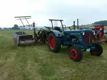 Hanomag R 35 mit angehngtem Binder ausgestellt anl. Oldtimer- und Traktorenausstellung der Oldtimerfreunde Ufhausen am 04.07.2010 in Eiterfeld-Ufhausen

