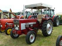 IHC 383 der Traktorenfreunde Pferdsdorf ausgestellt anl. Oldtimer- und Traktorenausstellung der Oldtimerfreunde Ufhausen am 04.07.2010 in Eiterfeld-Ufhausen 