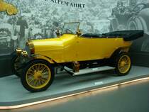 Audi Typ 3,
4-Zyl.4-Takt-Motor, 2612ccm, 28PS, 75Km/h,
von 1911-17 wurden 364 Stck gebaut,
Horch Museum Zwickau,
Juni 2010
