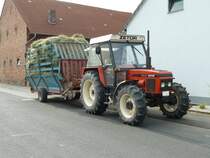 Zetor 6340 mit angehngtem Ladewagen in 36100 Petersberg-Marbach, Juli 2010