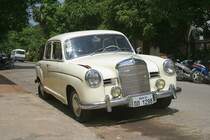 MB 190 gesehen am 06.Juni 2006 in Luang Prabang, Laos.