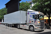 Scania R 400 mit Spezialauflieger fr groe Leinwand und kleiner Bhne - Aachen 07.07.2010