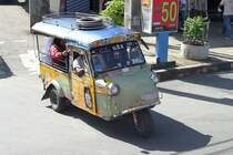 Ein Tuk Tuk in voller Fahrt, gesehen am 07.Juni 2007 in Trang (Thailand).