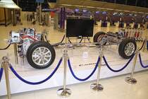 Antrieb-Schaustck eines Toyota CAMRY Hybrid. Ausgestellt in der Abflughalle des bangkoker Suvarnabhumi Airport am 27.Mrz 2010.