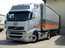 mit einem VOLVO FH 16 610 bei einem ffentlichem Parkplatz einer Spedition in NRW. Dieser Platz ist ffentlich zugnglich.