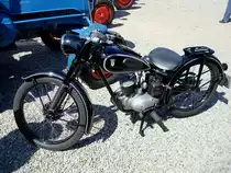 DKW RT125,
das Motorad wurde in verschiedenen Modelle von 1939 bis 1965 produziert und ist damit das meistgebaute Motorad in Deutschland,
Grundlage f�r alle war der 1-Zyl.2-Taktmotor mit 123ccm,
gesehen bei Freiburg Juni 2009,  