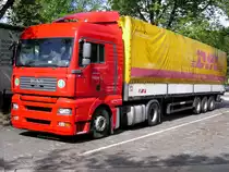 ..MAN TGA 18.440 mit Planenauflieger von DHL - pausiert auf der Rastst�tte am 15.7.10