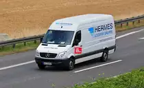 Mercedes Sprinter vom  Hermes  (G�tterboten) auf der A61 bei Weilerswist - 06.07.2010