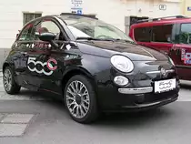 FIAT_500C wird anl�sslich einer Veranstaltung von einem Autohaus zur Schau gestellt;100508