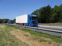 Mercedes ACTROS , DAF -XF und Volvo k�mpfen gemeinsam den Anstieg ins Sauerland hinauf...19.7.10