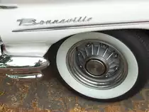 PONTIAC Bonneville Safari 1960er die Wei�wand Walzen PPONTIAC MOTOR DIVISION gesehen in Herten 25/07/2010