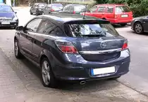 Opel Astra GTC. Gesehen: Juli 2010