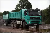 Das Unternehmen Albers Transporte und Baustoffgro�handel GmbH wurde im Jahr 1935 in Schmallenberg-Bracht gegr�ndet.  Hauptkunden sind Unternehmen des Stra�enbaus, des Hoch- und Tiefbaus, sowie des Garten- und Landschaftsbaus. Das Aufgabengebiet erstreckt sich vom Transport/Entsorgung von Bausschutt und Erdaushub bis zum Bereitstellung von Spezialfahrzeugen f�r den Waldwegebau.
Eingesetzt werden u.a. Zweiachser, Dreiachser, Vierachser, Tandem- und Sattelz�ge der Marken DAF, MAN, Mercedes, IVECO und VOLVO. 
ZUM BILD ;-) Ein VOLVO FM 440 Euro5. (29.07.2010)