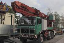 Mercedes LKW, mit Kran, am 27.07.2010 Lehrte/Schtzenplatz