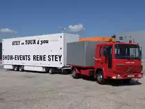 VOLVO_FL6turbo ist mit seinem Anh�nger anl�sslich einer Stunt-Motor-Show am Messegel�nde in Ried i.I. eingetroffen;100731