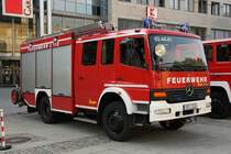 Ein LF 16/12 auf MB Atego der Magdeburger Berufsfeuerwehr. Fotografiert am 14.07.2010 vor dem City Carree. 