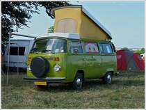 VW T2 mit einer anderen Variante von Dachaufbau beim VW Treffen in Hosingen 24.07.2010.