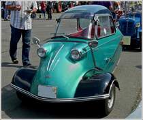 Messerschmitt KR 200, BJ 1961, 1 Zyl, 200 ccm, 10 PS/8 KW, luftgekhlt, Gewicht 200 Kg, mit 4 Vorwrts- und 4 Rckwrtsgngen, gesehen am 01.08.2010 beim Oldtimertreffen in Prm. 