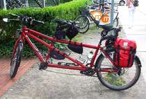 sehr stabil wirkendes Tandem Rad abgestellt auf ZOLLVEREIN in Essen 01/08/2010