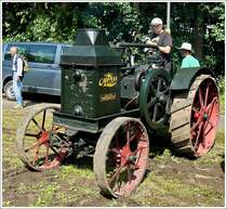 Rumley Oil Pull, BJ 1920, bei der Vorbereitung zu einer kleinen Rundfahrt ber das Ausstellungsgelnde der Oldtimer in Prm. 01.08.2010