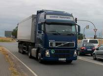 VOLVO-Kipper am 30.Juli 2010 am Ortseingang von Bergen/Rgen.