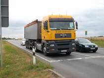 MAN-Kipper am 30.Juli 2010 an einer Kreuzung bei Bergen/Rgen.