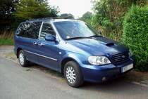 KIA CARNIVAL EX blau metc. Heckansicht in Herten am 02/08/2010