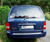 KIA CARNIVAL EX blau metc. Heckansicht in Herten am 02/08/2010