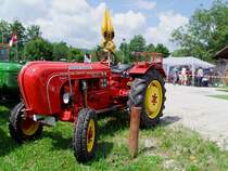 PorscheDieselSuper-A140(Hofherr-Schrantz),aus dem Jahr1959 gesellt sich mit seinen 40PS zum Oldtimertreffen in Waldzell;100725