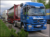 MERCEDES - ACTROS 1844 Tankauflieger von Gruber -  am 26.7.10